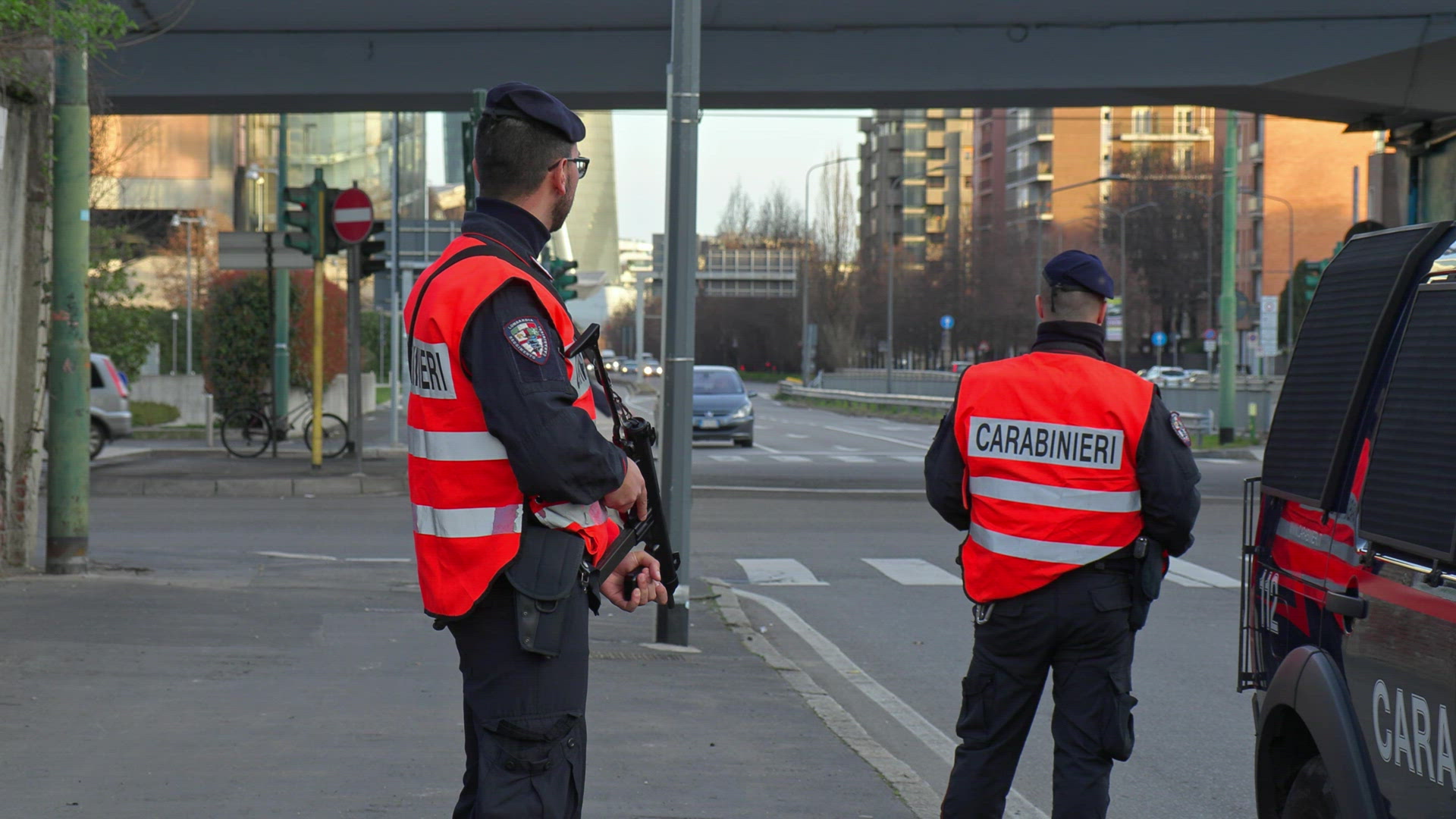 Posti Di Blocco Carabinieri Controlli In Uscita Da Milano Local Team